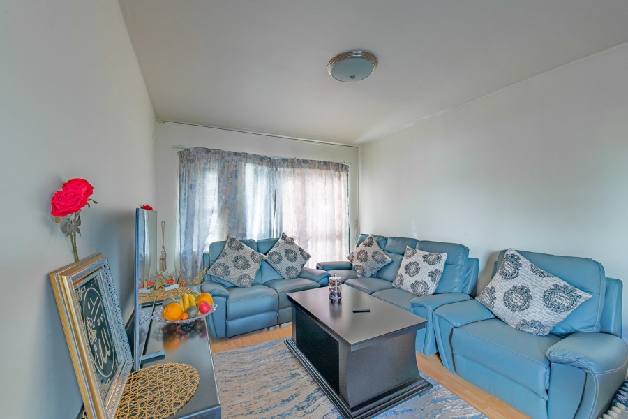1 Bedroom Property for Sale in Oakglen Western Cape